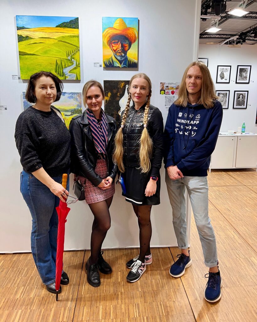 Lana Swan with guests in front of her paintings at ART SHOPPING, Carrousel du Louvre, Paris, October 2024
